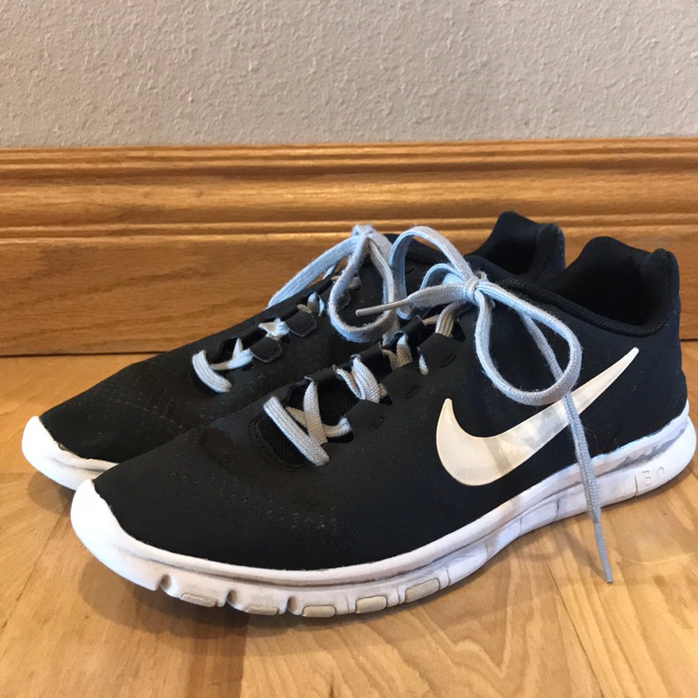 Size 7.5 black Nike athletic shoes